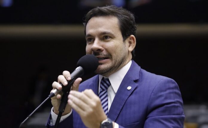 Deputado Capitão Alberto Neto (PL-AM) fala no Plenário da Câmara dos Deputados