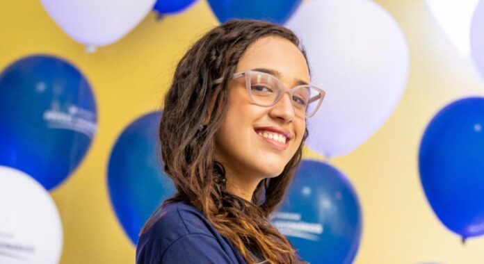 Em Dia Internacional da Educação, estudante brasileira alerta para dependência da inteligência artificial nas escolas