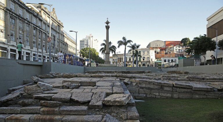 Viagem pelo Atlântico relembra pessoas escravizadas entre Brasil e Angola