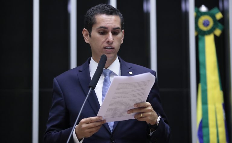 Deputado Domingos Neto (PSD-CE) fala no Plenário da Câmara dos Deputados