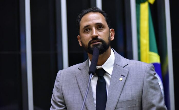 Discussão e votação de propostas. Dep. Mauricio do Vôlei(PL - MG)