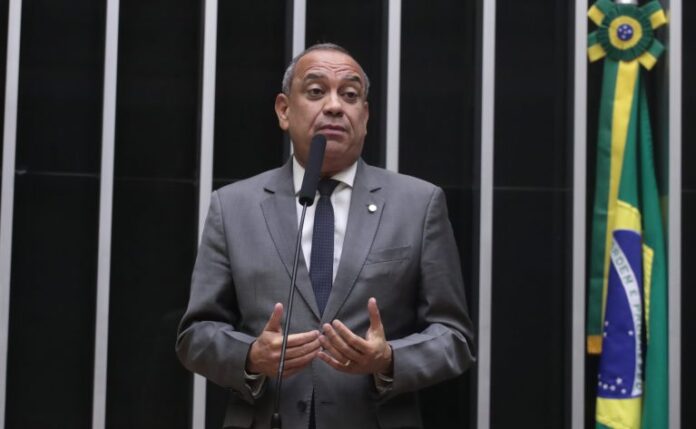 Discussão e votação de propostas legislativas. Dep. Max Lemos (PDT - RJ)