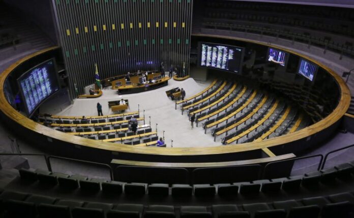 Discussão e votação de propostas legislativas.