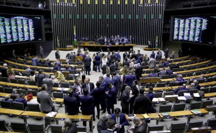 Discussão e votação de propostas legislativas.