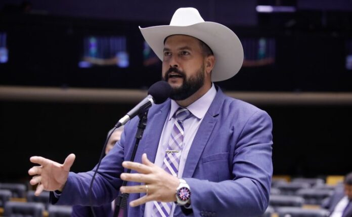 Deputado Zé Trovão (PL-SC) fala no Plenário da Câmara dos Deputados