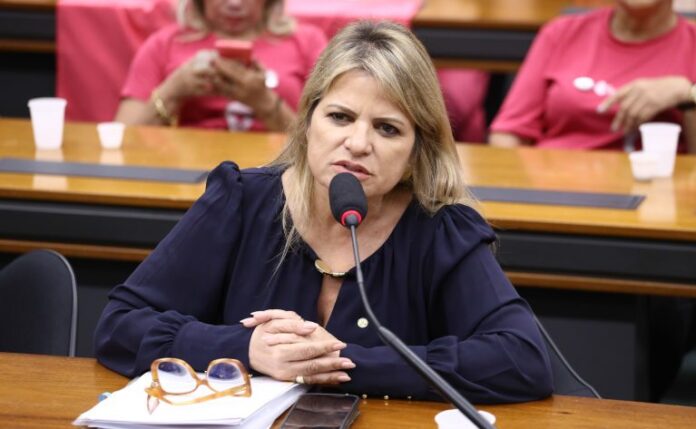 Audiência Pública - Medicina de Precisão: a importância da tecnologia para a política oncológica no Brasil. Dep. Flávia Morais (PDT-GO)
