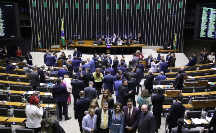 Discussão e Votação de Propostas Legislativas.