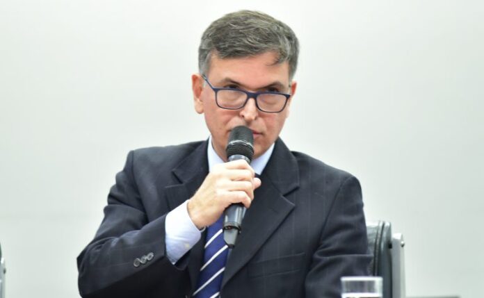 Audiência Pública - Fraude no INSS. Superintendente da Polícia Federal da Paraíba, Carlos Henrique Oliveira e Souza.