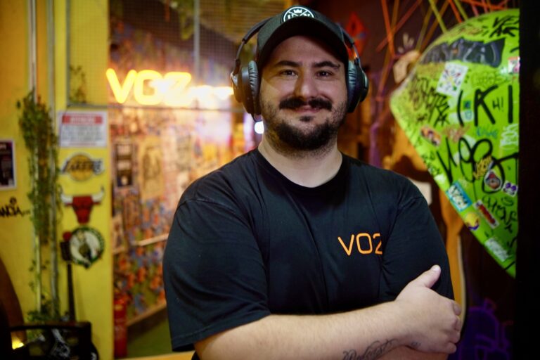 Estúdios Voz leva stand de 48m² à Expo Empreendedor 2025 com estrutura de gravação de podcast e ativações que impulsionam marcas através do conteúdo