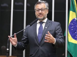 Comissão aprova projeto que garante internação em UTI externa por planos de saúde - Notícias