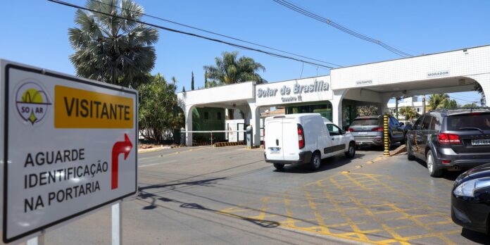 Moraes autoriza Bolsonaro a receber visita de funcionário de cartório Moraes autoriza Bolsonaro a receber visita de funcionário de cartório