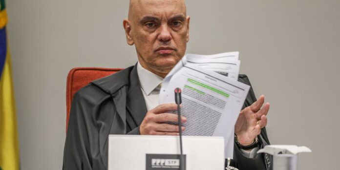 Moraes esclarece decisão que suspende processos sobre dados do Coaf 