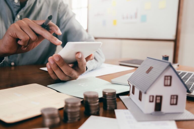 Leilões de imóveis ganham protagonismo como estratégia de investimento no Brasil
