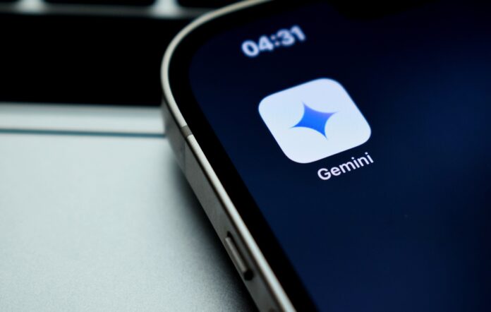 Apple avalia usar Gemini para nova versão da Siri com IA