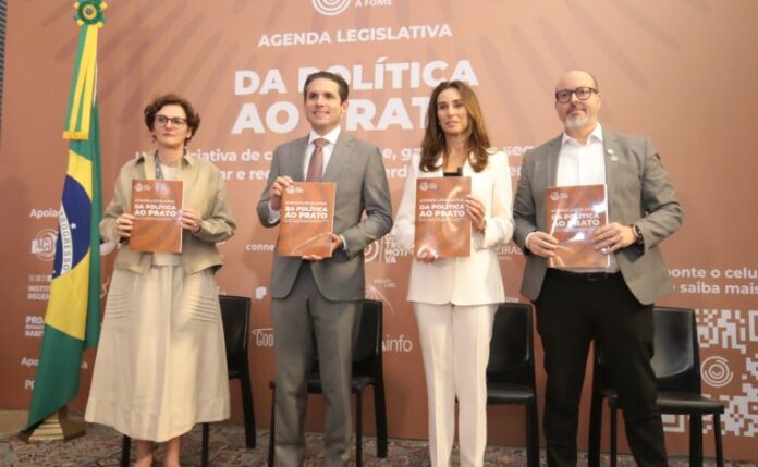 Hugo Motta anuncia prioridade para agenda de combate à fome Evento de Lançamento da Agenda Legislativa Pacto contra a Fome. Secretária nacional de segurança alimentar e nutricional, Lilian Rahal; Presidente da Câmara dos Deputados, Hugo Motta (REPUBLICANOS - PB); Co-fundadora e Presidente do Pacto contra a Fome, Geyze Diniz e CEO da Ação da Cidadania, Kiko Afonso