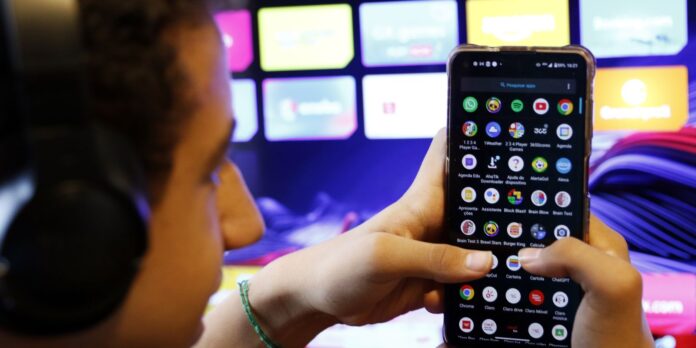 Denúncias pelo Disque 100 de pedofilia na internet aumentam em agosto