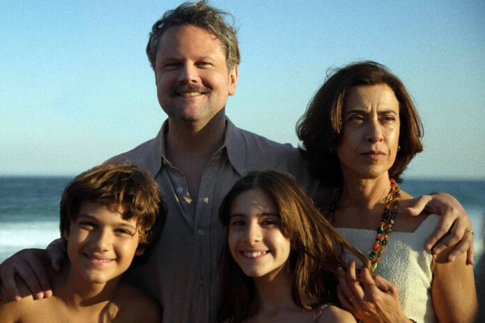 'Ainda Estou Aqui' é eleito o melhor filme ibero-americano - 27/09/2025 - Ilustrada