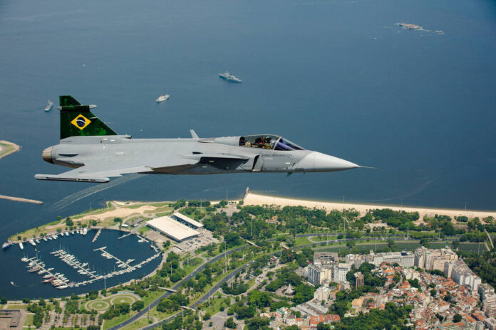 Domingo Aéreo tem exibições de F-39 Gripen e T-27M Tucano - 26/09/2025 - Passeios