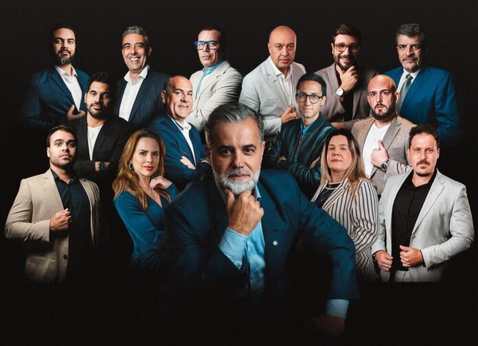 Empresarios (1) Conselheiros formados pela Advisory Board Institute, da esquerda para direita começando de cima: Gabriel Padron, Leonardo Andrade, Ricardo Marafon, Jean Pierre de Lima, Rafael Incao, Walter Henrique, Vinicius Aguiar, Nilson Morsch, Felipe Novais, Henrique Perdomo, Paulo Victor Pimentel, Camila Fragoso, Márcio Giacobelli, Carolina Kaderli e André Maluf.