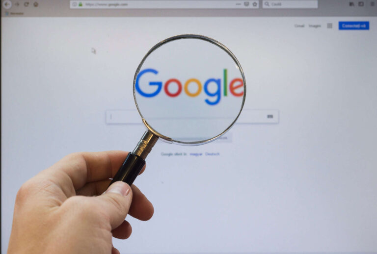 Google na mira: editora dos EUA diz que IA prejudica negócios