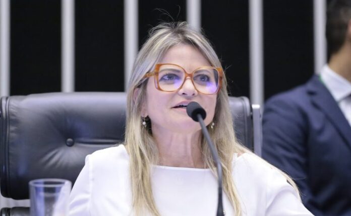 Homenagem ao mês de conscientização sobre o câncer de pulmão. Dep. Flávia Morais (PDT-GO)
