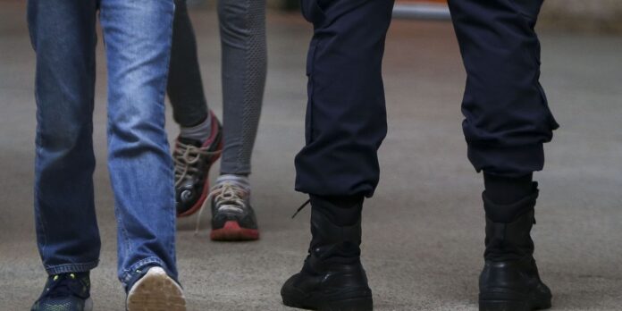 TCE suspende processos seletivos para escolas cívico-militares em SP TCE suspende processos seletivos para escolas cívico-militares em SP