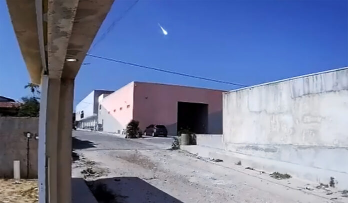 Asteroide atinge a Terra e provoca bola de fogo no céu do Ceará