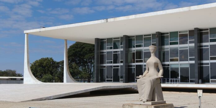 Moraes pede sessão extra para julgamento de Bolsonaro no STF
