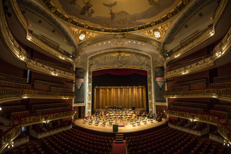 TJ anula nomeação de porteiro para fiscalizar Municipal - 23/10/2025 - Ilustrada