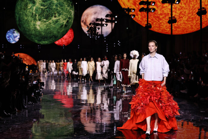 Chanel desfila renovada em Semana de Moda de Paris - 07/10/2025 - Ilustrada