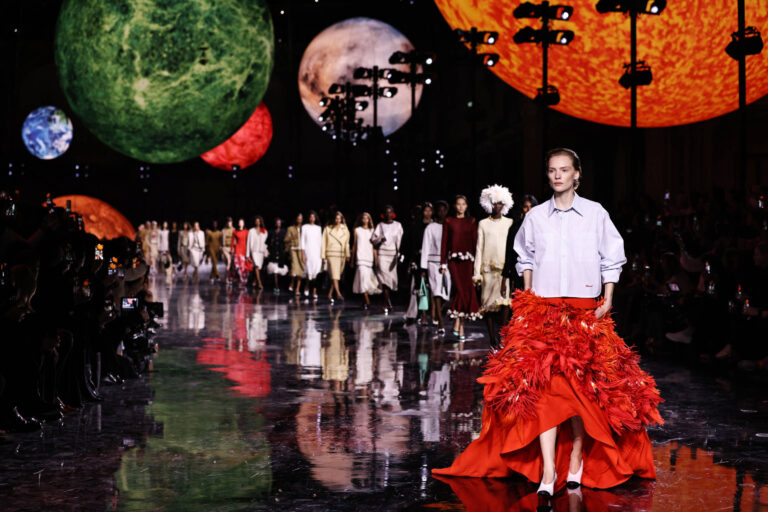 Chanel desfila renovada em Semana de Moda de Paris - 07/10/2025 - Ilustrada