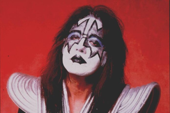 Kiss: Morre Ace Frehley, ex-guitarrista da banda, aos 74 - Kiss: Morre Ace Frehley, ex-guitarrista da banda, aos 74 - 16/10/2025 - Ilustrada