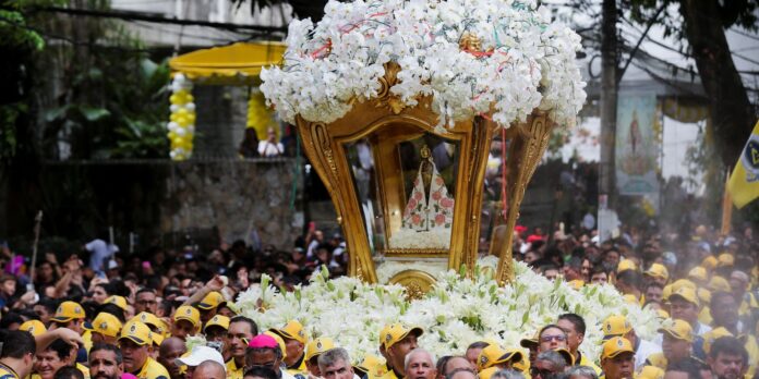 Procissão do Recírio reúne milhares de fiéis em Belém Procissão do Recírio reúne milhares de fiéis em Belém