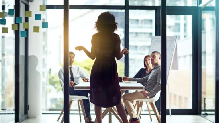 Liderança feminina e segurança digital: o impacto das mulheres na transformação tecnológica das empresas