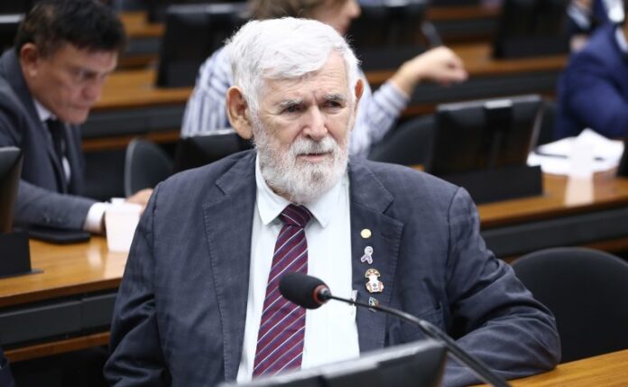 Comissão aprova projeto que prevê mais vagas de estacionamento para Discussão e votação de propostas legislativas. Dep. Luiz Couto (PT-PB)