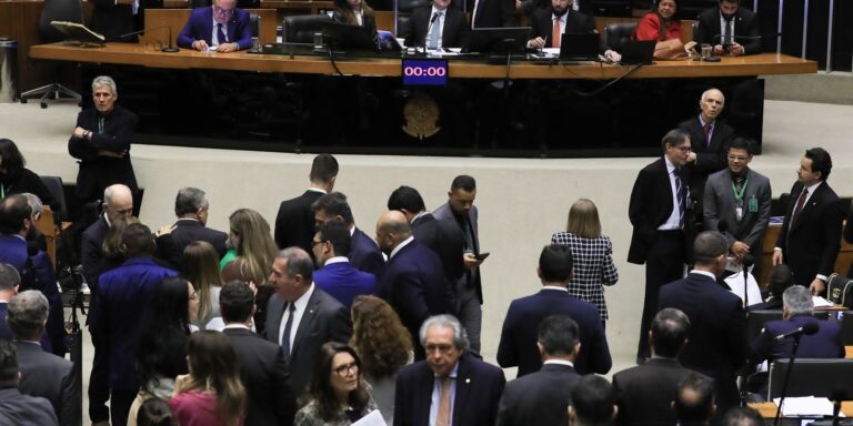 Câmara aprova projeto que tipifica o crime de domínio de cidades