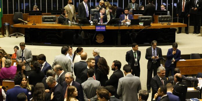 Câmara aprova ampliação gradual da licença-paternidade Câmara aprova ampliação gradual da licença-paternidade