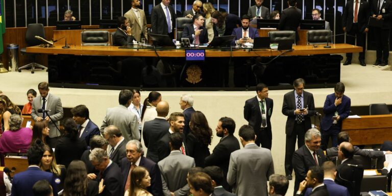 Câmara aprova ampliação gradual da licença-paternidade