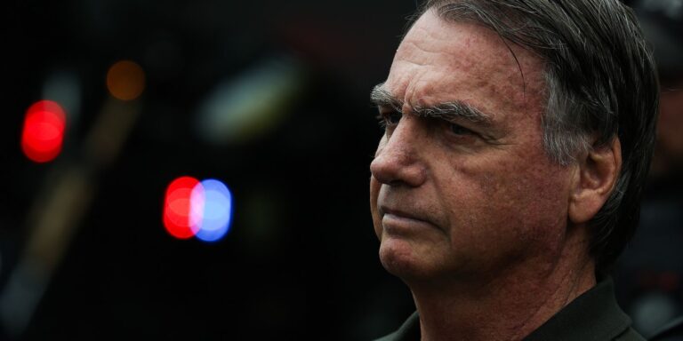 PL suspende atividades partidárias e salário de Bolsonaro