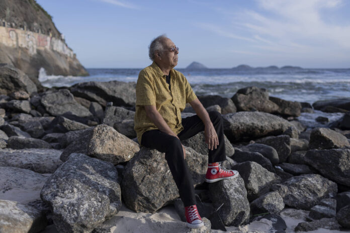 Jards Macalé: Fernanda Torres cantou Vapor Barato em filme - 17/11/2025 - Ilustrada