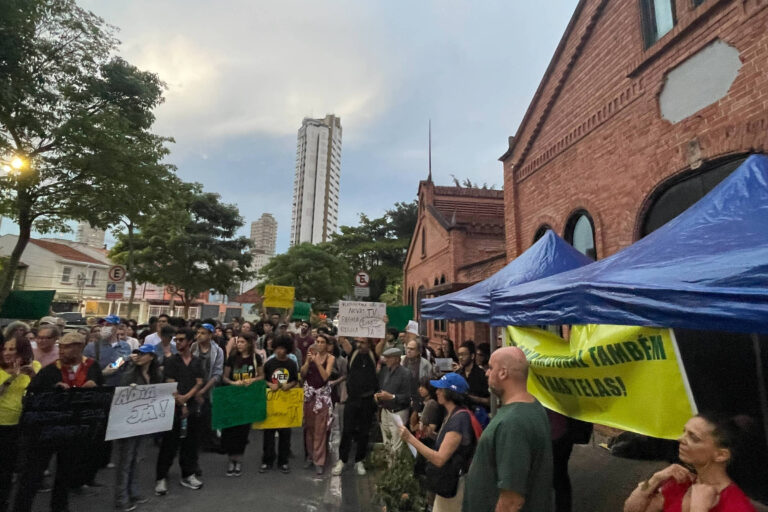 Regulação do streaming detona protesto em São Paulo - 03/11/2025 - Ilustrada