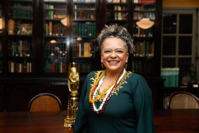 Venho falando pretuguês, diz Ana Maria Gonçalves na ABL - Venho falando pretuguês, diz Ana Maria Gonçalves na ABL - 07/11/2025 - Ilustrada