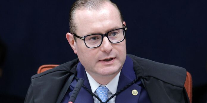 Zanin autoriza julgar ação que acusa deputados do PL de corrupção