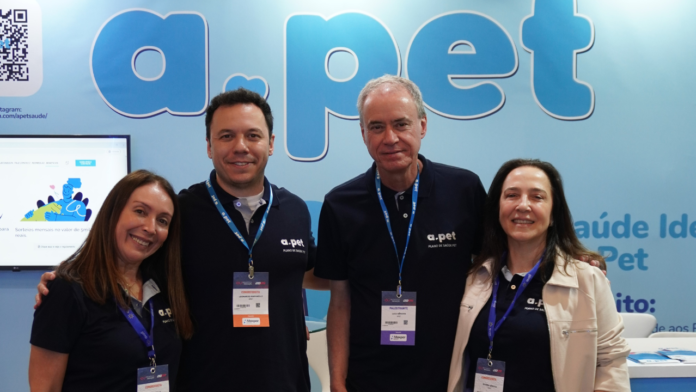CEO Luiz Gênova ao lado da equipe da APet Saúde, representando a gestão e o crescimento dos planos de saúde pet no Brasil.
