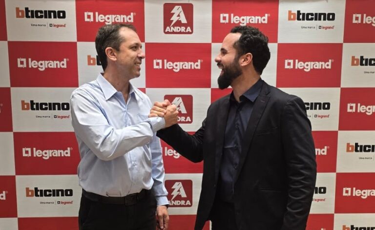 Camz, de Joinville-SC, lança conceito de casa tecnológica e anuncia parceria com marca francesa Legrand.