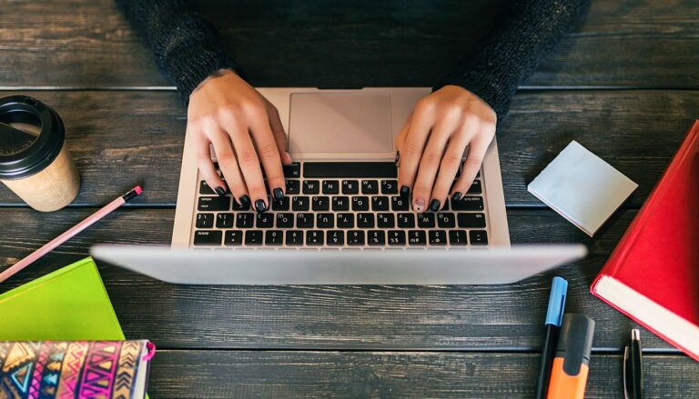 O avanço da educação híbrida e o poder das redes de polos como motores de escala no ensino superior