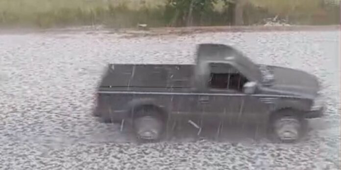 Queda de granizo atinge mais de 34 mil pessoas em Queda de granizo atinge mais de 34 mil pessoas em Erechim