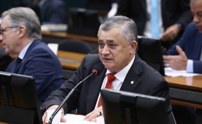 Discussão e votação do parecer do relator. Dep. José Guimarães (PT - CE)