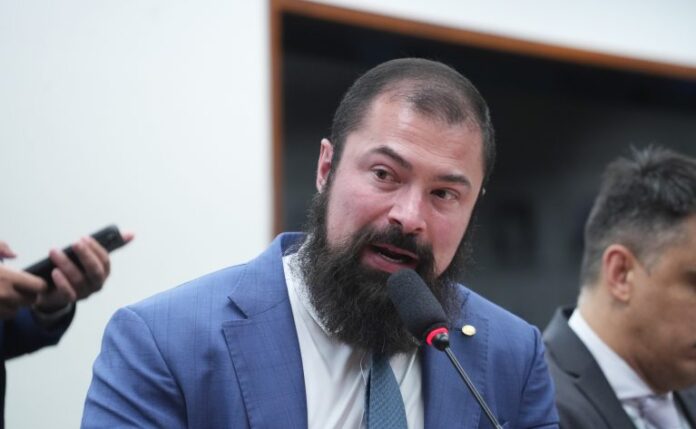 Comissão aprova uso de armas de alto calibre por seguranças Audiência Pública - Penas para líderes e membros de facções criminosas. Dep. Delegado Paulo Bilynskyj (PL-SP)