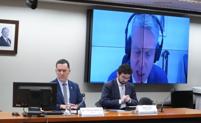 Pix: governo e entidades propõem medidas para evitar golpes ao Audiência Pública - Proteção de Consumidores no uso do PIX. Dep. Vinicius Carvalho (REPUBLICANOS-SP) e Diretor do Departamento de Proteçáo e Defesa do Consumidor - Secretaria Nacional do Consumidor - Senacon, Osny Filho.